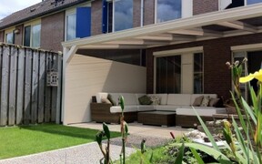 Terrasoverkapping met lessenaarsdak